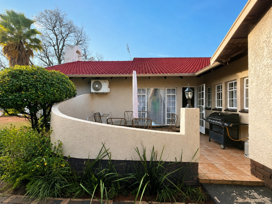 4 Bedroom Property for Sale in Flamwood North West